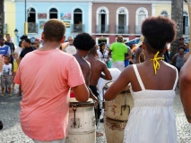 Musiciens et danseurs dans les rues de Salvador de Bahia