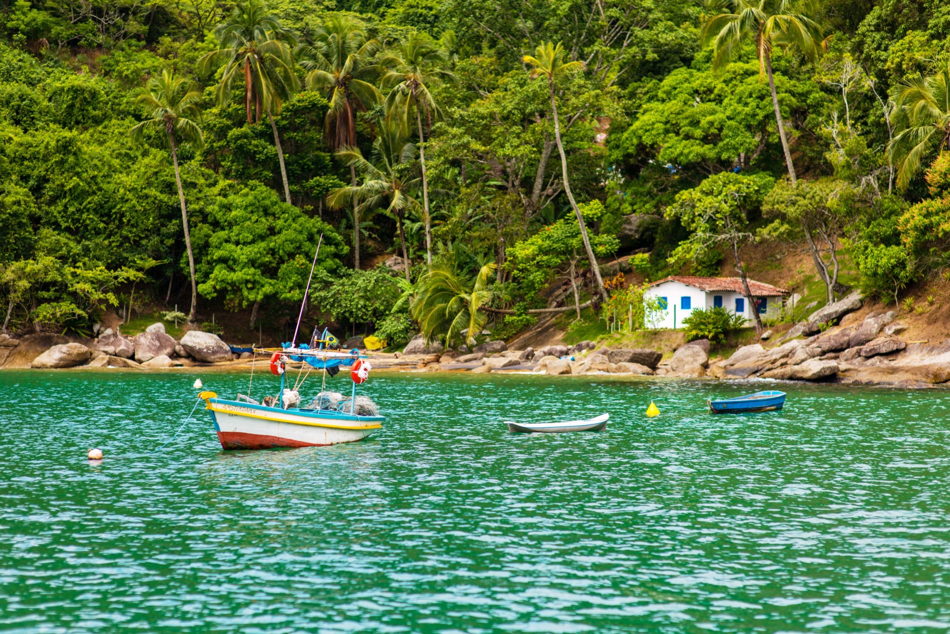 Bateau de pêche sur la Costa Verde