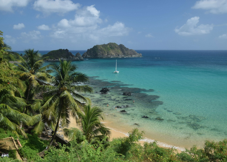 Vue sur une plage paradisiaque de l'archipel Fernando de Noronha